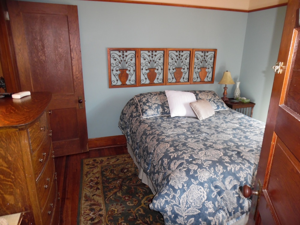 Standard Suite, Ensuite (RL Stevenson) photo 1