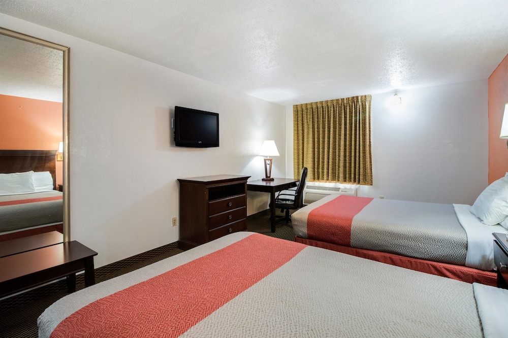 Deluxe Room, 2 Double Beds, Non Smoking, Refrigerator & Microwave photo 1