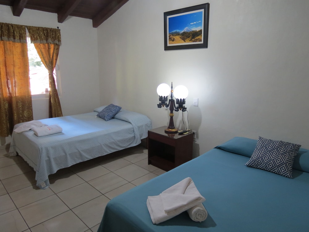 Standard Quadruple Room - Photo 13