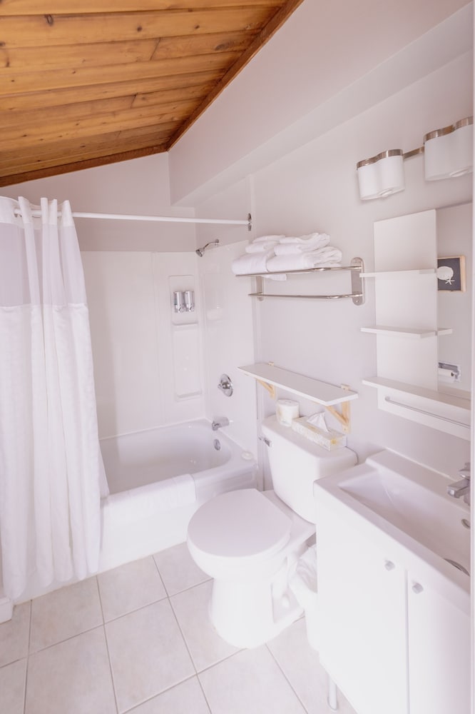 Premium Room, 2 Double Beds, Balcony, Lake View photo 2