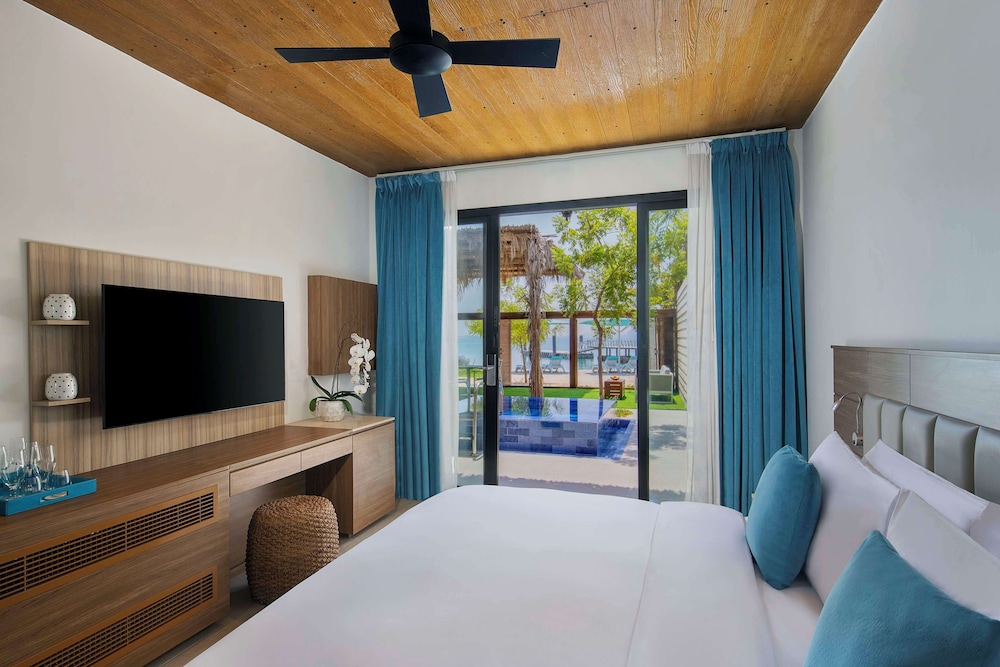 Beach Pool King or Twin Room