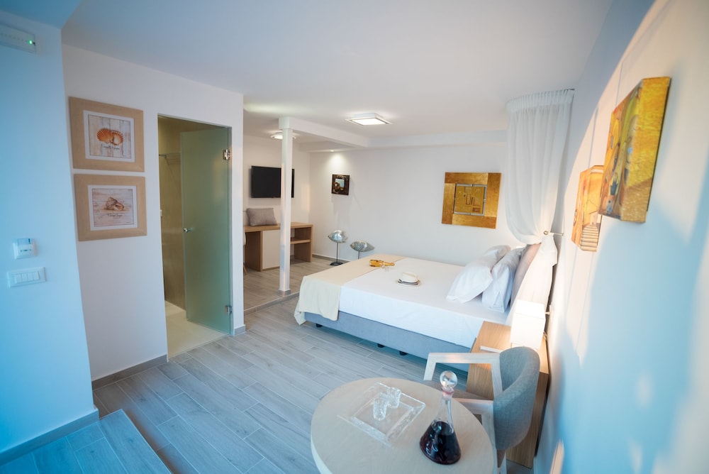 Superior Suite, Hot Tub, Sea View