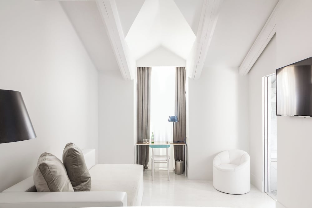 Junior Suite, Terrace, Courtyard View photo 1
