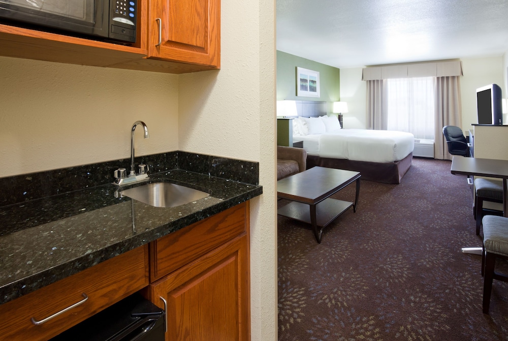 Standard Room, 1 King Bed - Photo 4