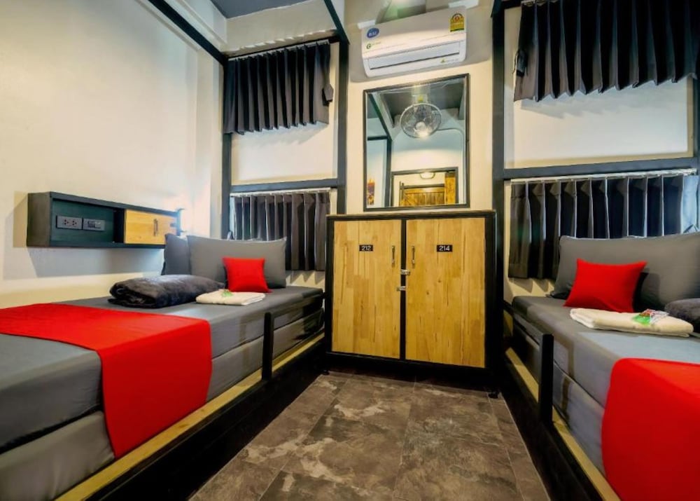 Economy Twin Room photo 2