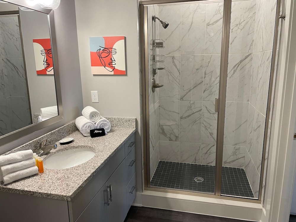 Lux King 1BR Near OSU Parking Balcony Gym, Bild 5