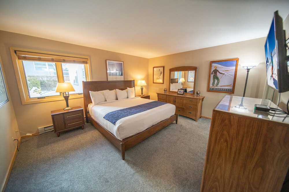 Condo (Liftside 20B)
