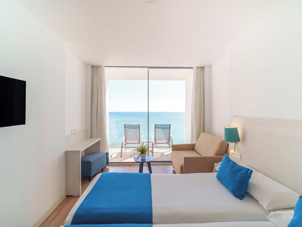 Double Room (Frontal Sea View, 2 Adults) - Photo 1