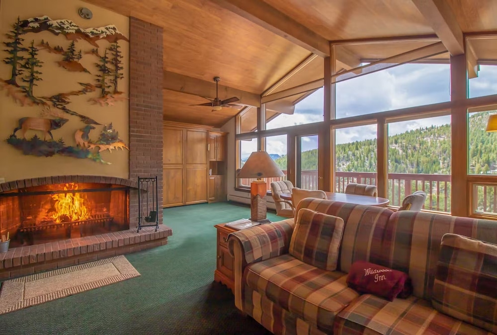 Deluxe House, 2 Bedrooms, Hot Tub, Mountain View