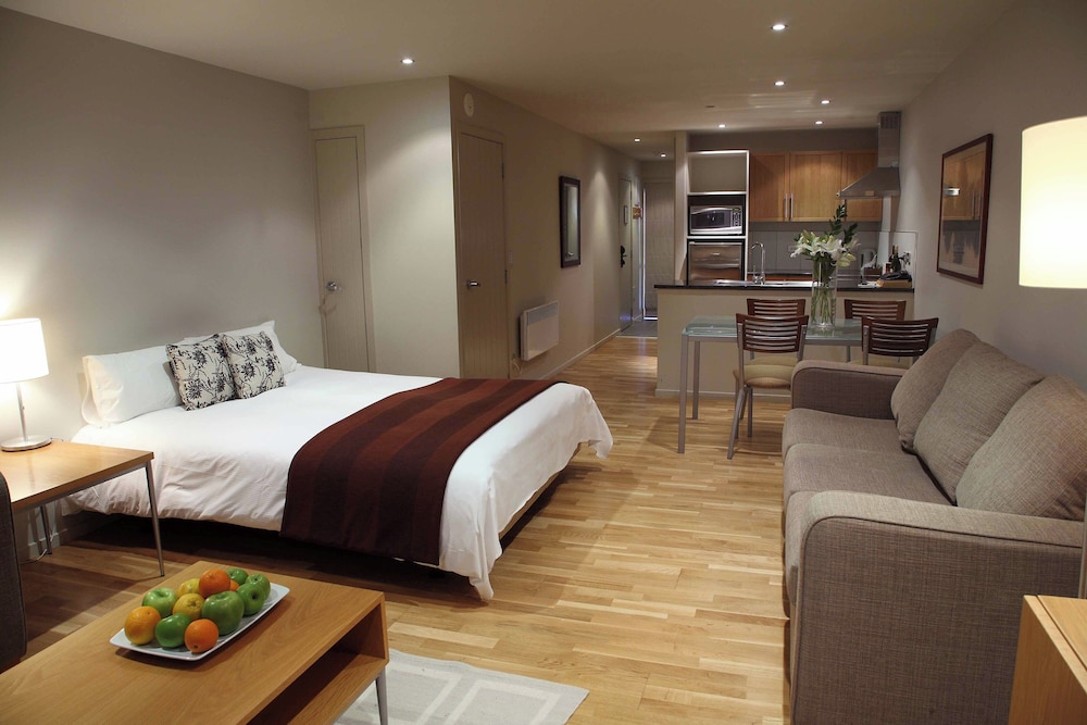 Studio Apartment - Photo 4