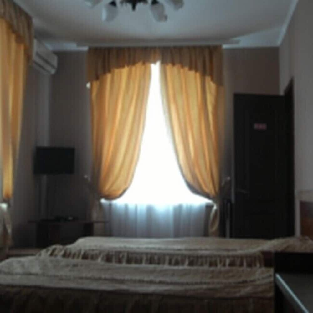 Economy Twin Room, Shared Bathroom