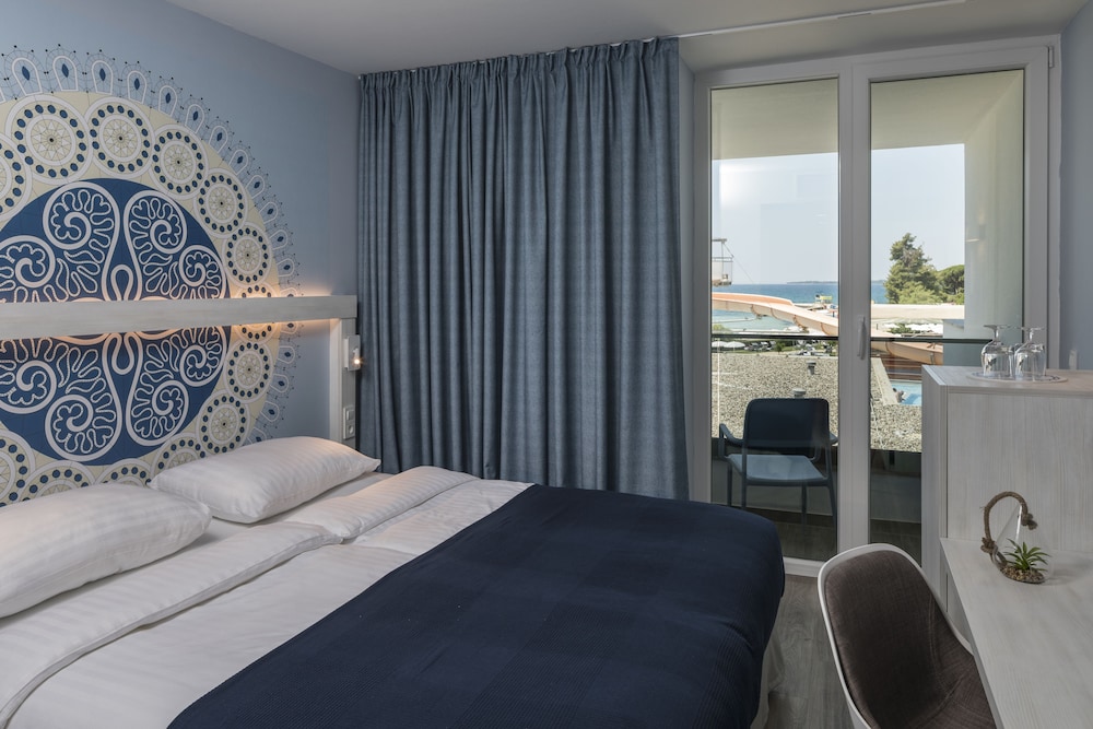 Superior Double Room, Balcony, Partial Sea View