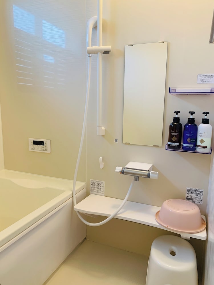 Economy Quadruple Room, Non Smoking, Shared Bathroom photo 3