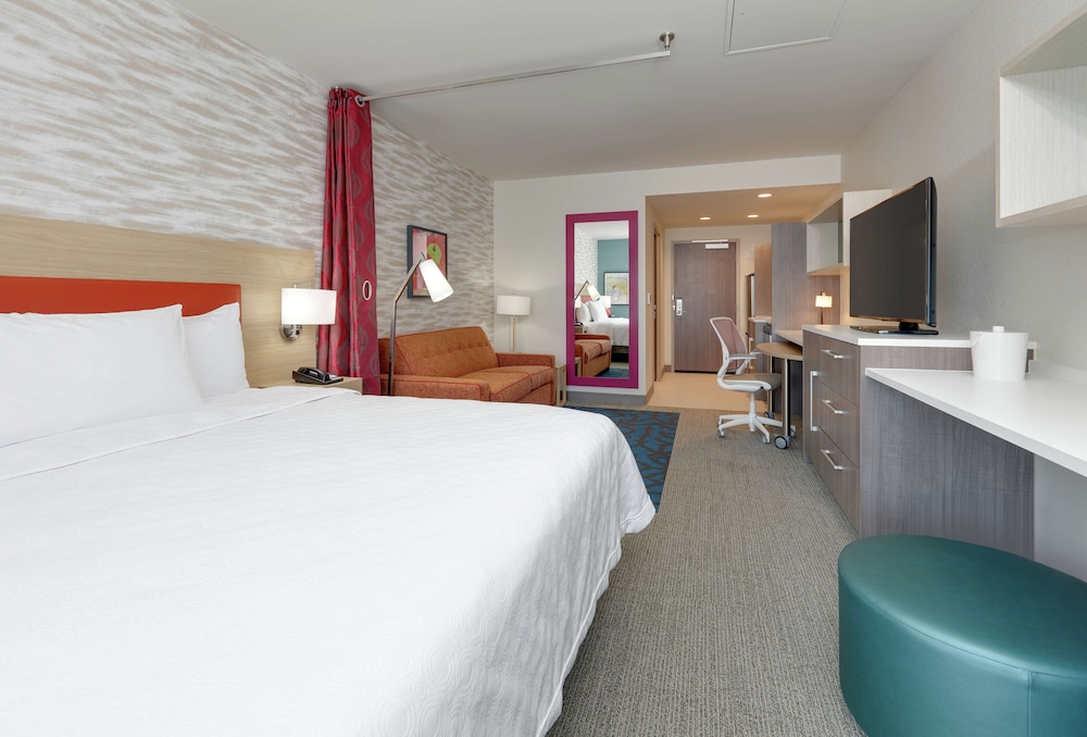 Suite, 1 King Bed, Accessible, Bathtub - Photo 3
