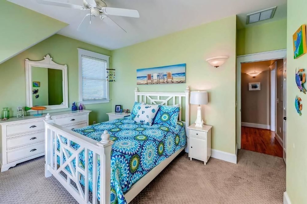 Family House, 4 Bedrooms, Ocean View, Sea Facing photo 1