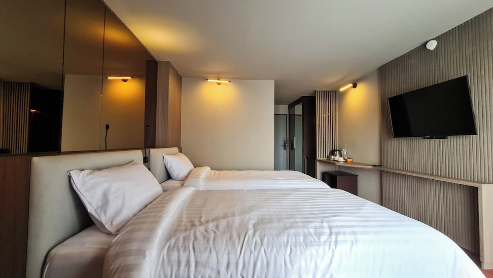 Deluxe Single Room, 2 Twin Beds, Non Smoking, City View
