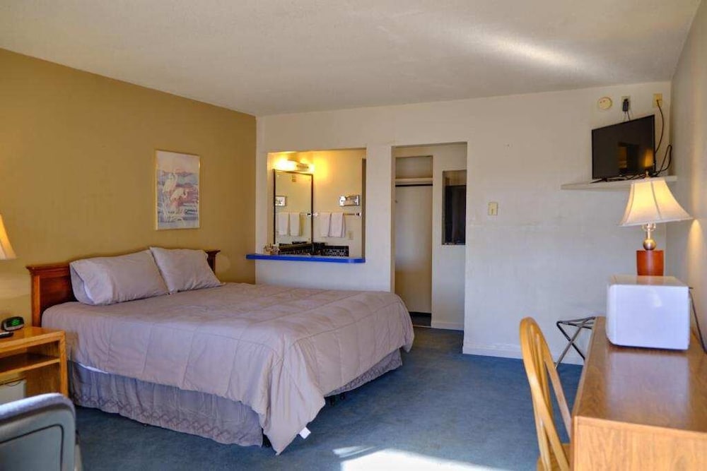 Basic Double Room, 2 Queen Beds photo 1