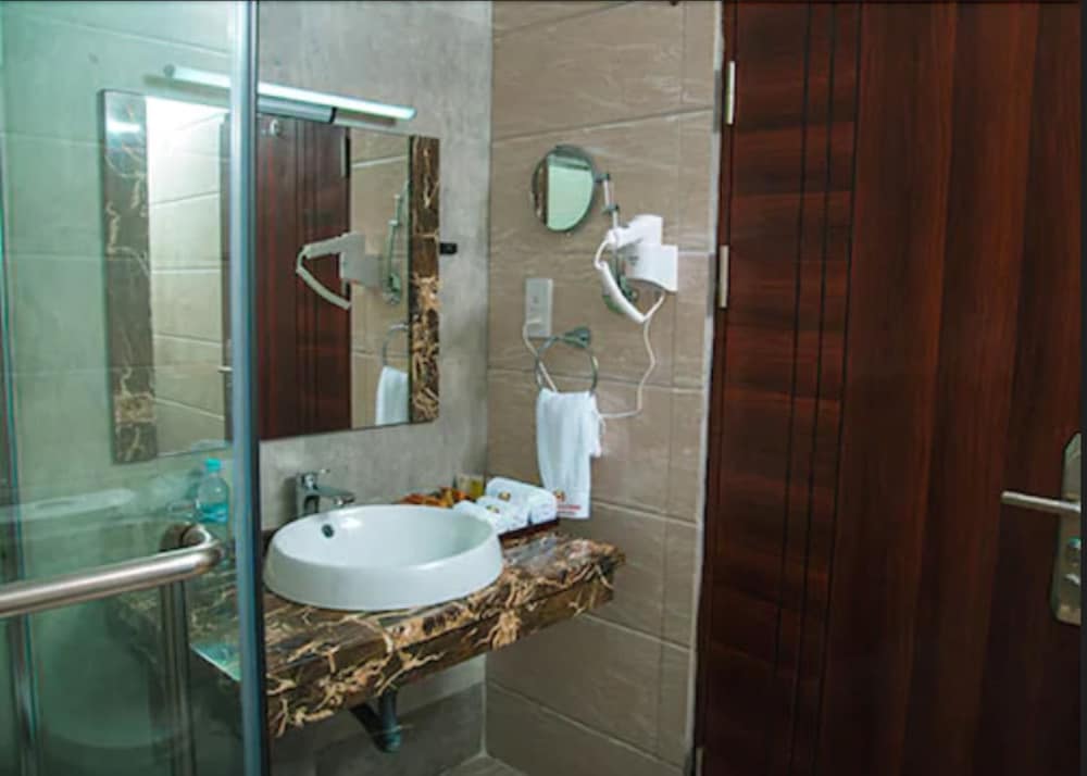 Superior Room, 3 Twin Beds, Non Smoking - Photo 12