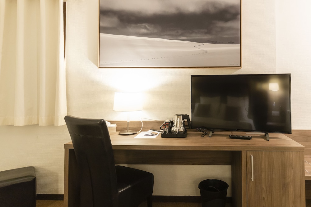 Standard Room, 2 Twin Beds - Photo 3