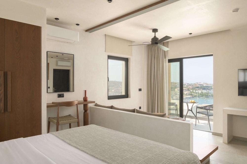 Superior One Bedroom with Sliding Door Sea View - Photo 1