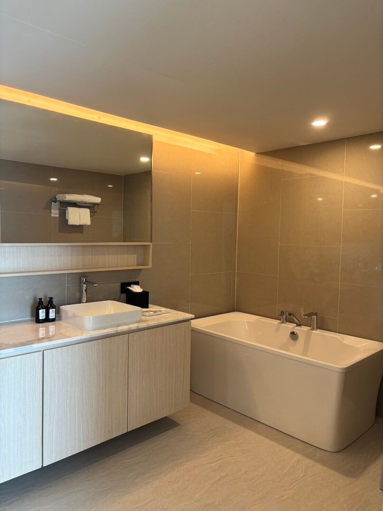 Premier Suite (Duplex) - Photo 13