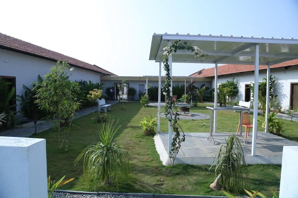 Deluxe Double Room, Balcony, Garden View photo 3