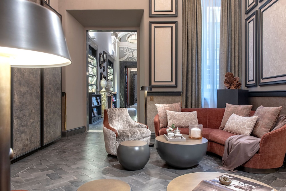 Premium Condo, Annex Building