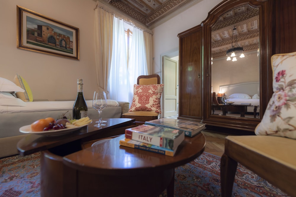 Deluxe Double Room (Sofa bed) - Photo 11