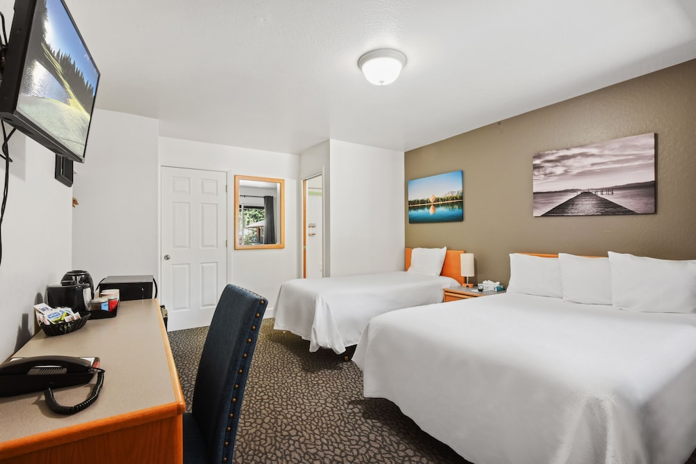 Standard Room, 1 Twin and 1 Double photo 2