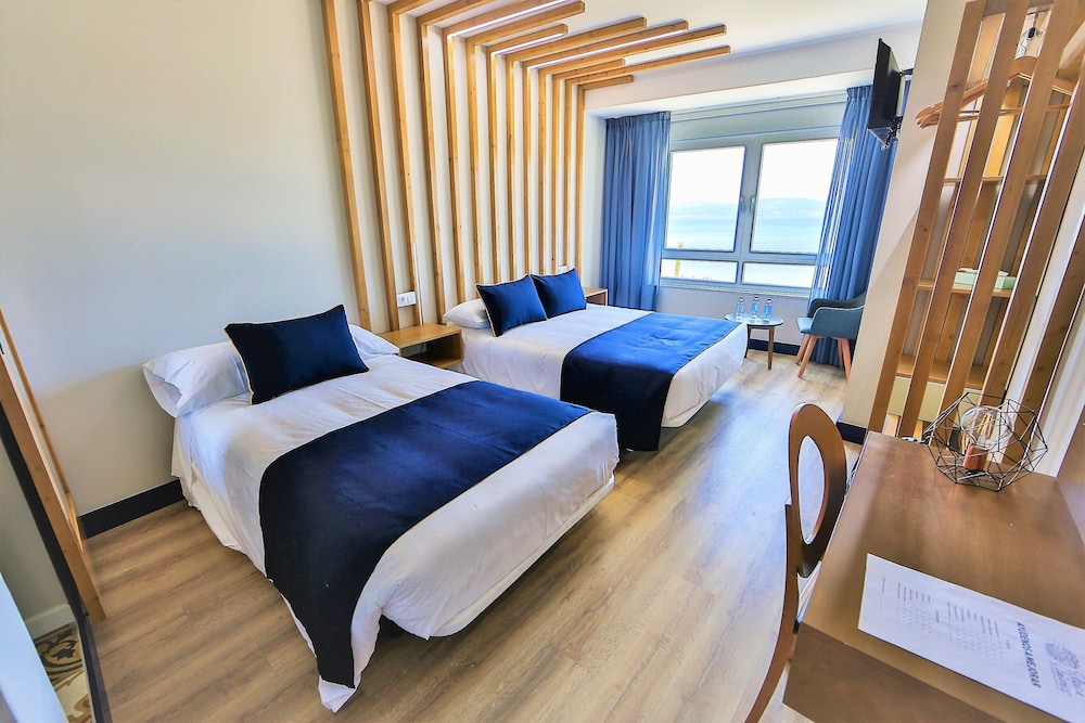 Double Room, 1 Queen Bed, Sea View photo 3