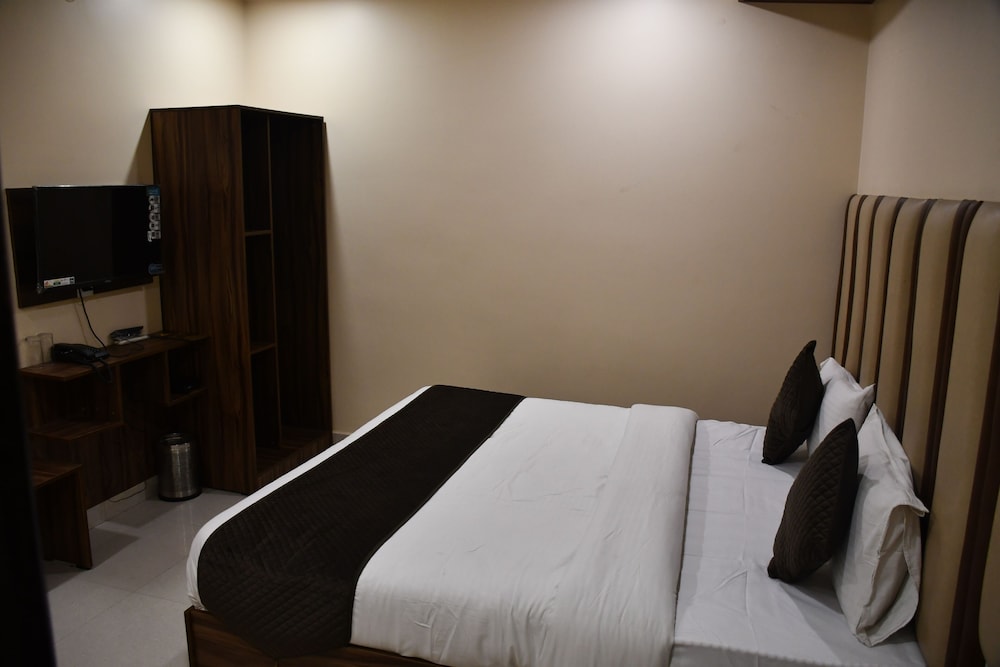 Deluxe Room - Photo 3