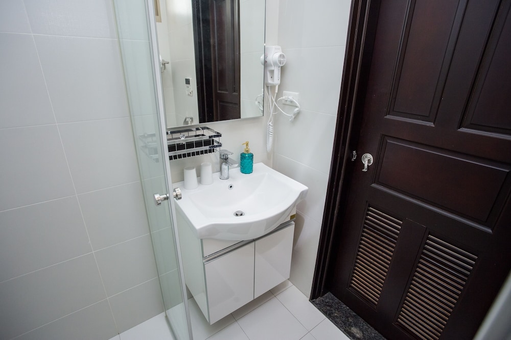 Deluxe Suite, 1 Bedroom Suite, 1 King Bed, Balcony - Photo 19