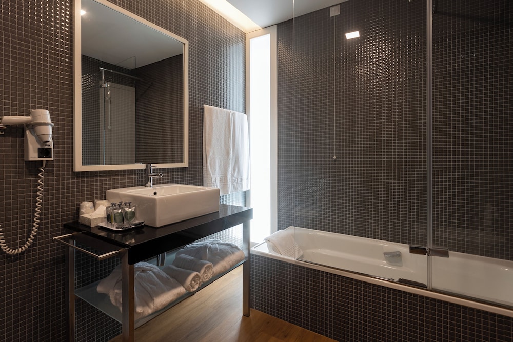 Double or Twin Room, Mountain View - Photo 3