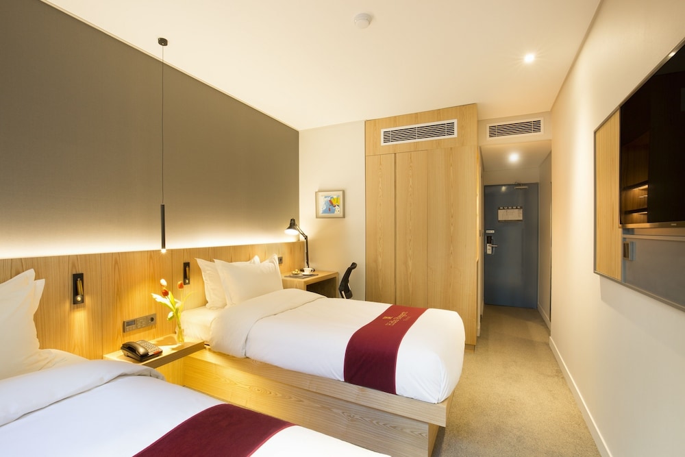 Standard Twin Room (Main Wing) photo 3