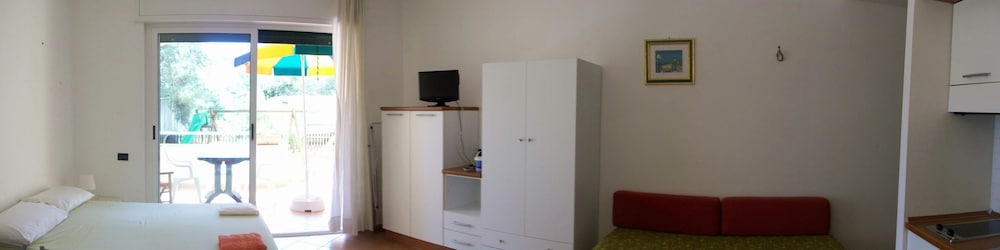 Standard Studio, Terrace