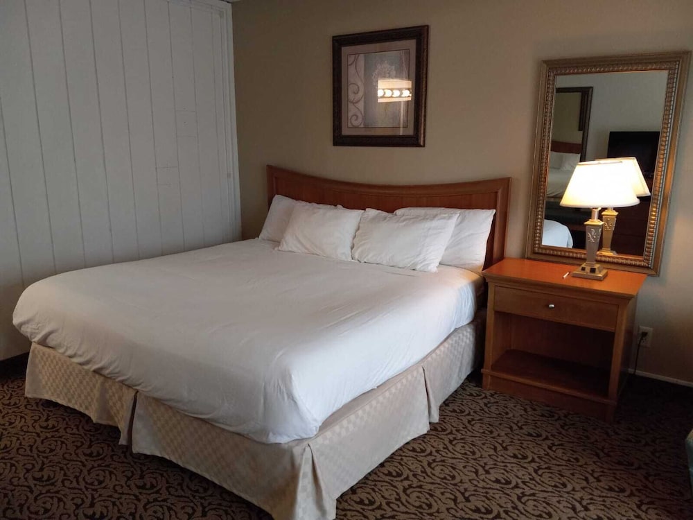Standard Room, 1 Queen Bed - Photo 4