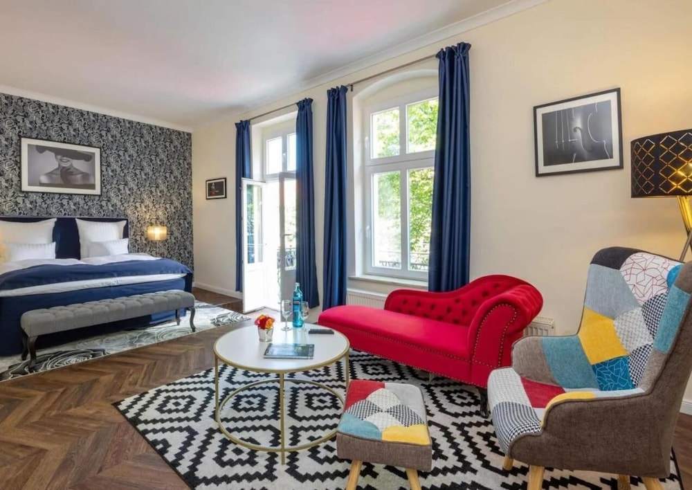 Presidential Room 2