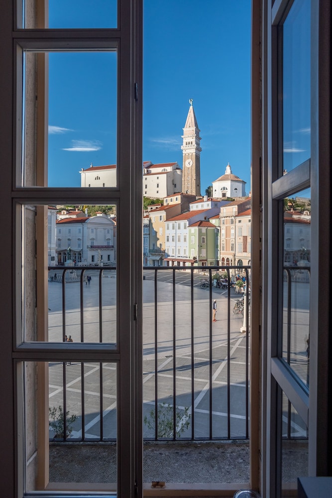 Classic Double Room, City View photo 2