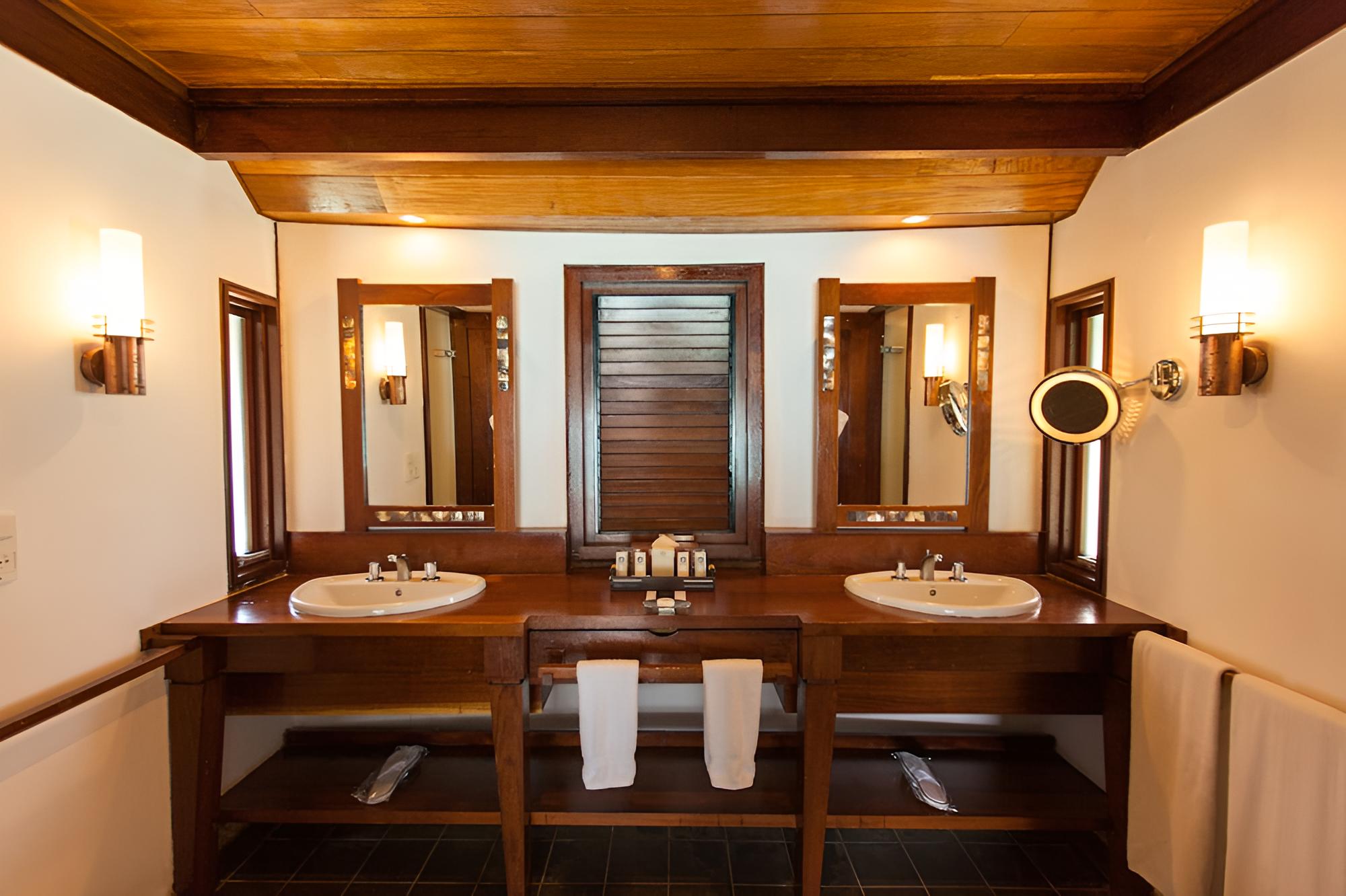 Luxury Bungalow, 1 King Bed, Ocean View photo 1