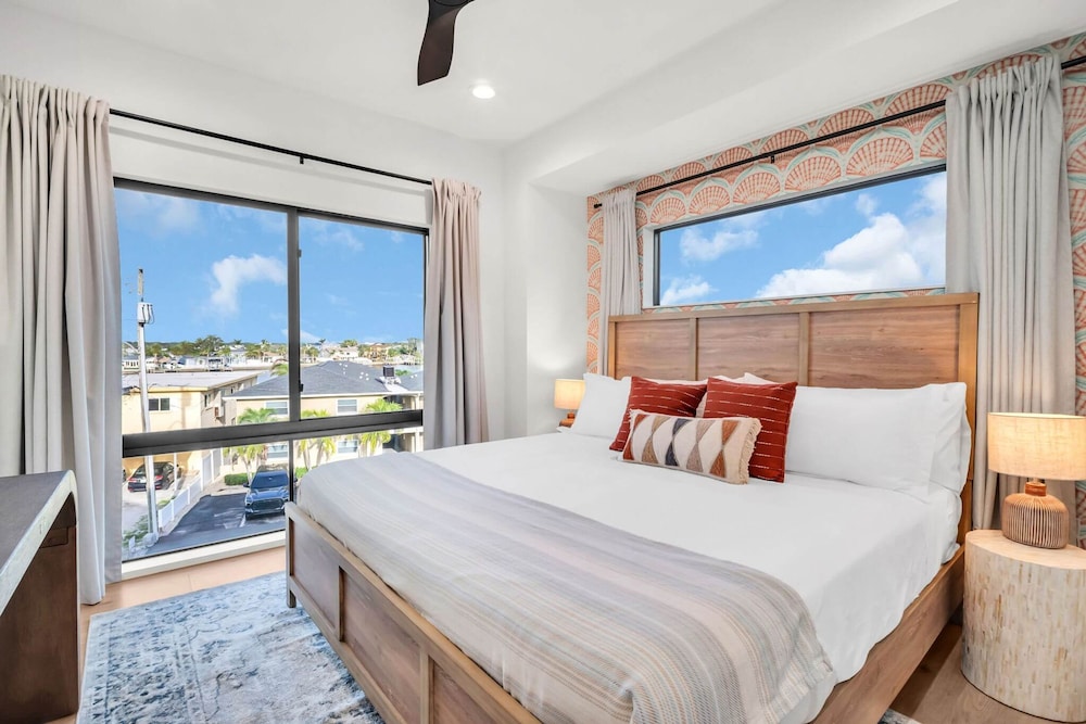 NEW 4 Bed 3 Bath Heated Salt Pool Walk2beach, Foto 48