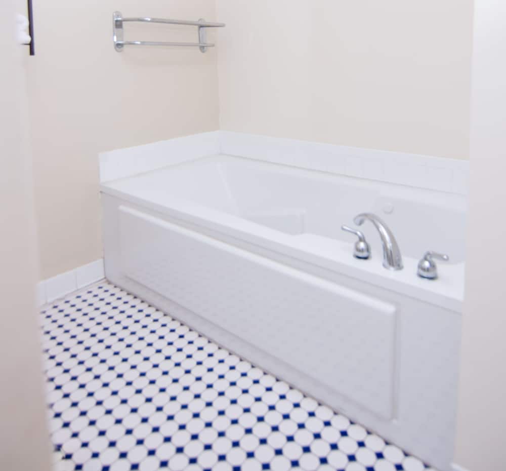 Deluxe Room with Two Queen Beds, Whirlpool Spa Tub photo 3