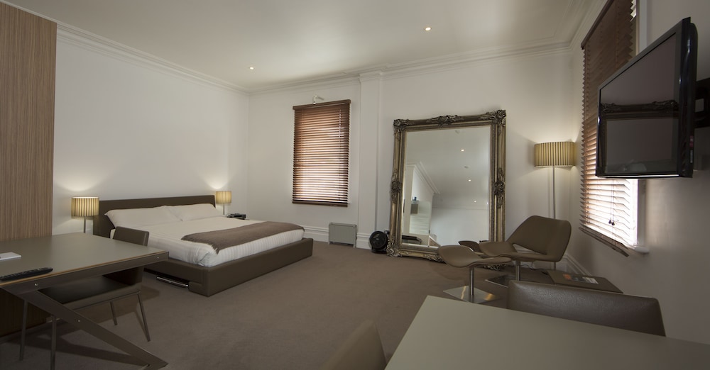 Deluxe Room, Non Smoking, Kitchenette (King Deluxe Suite) photo 3