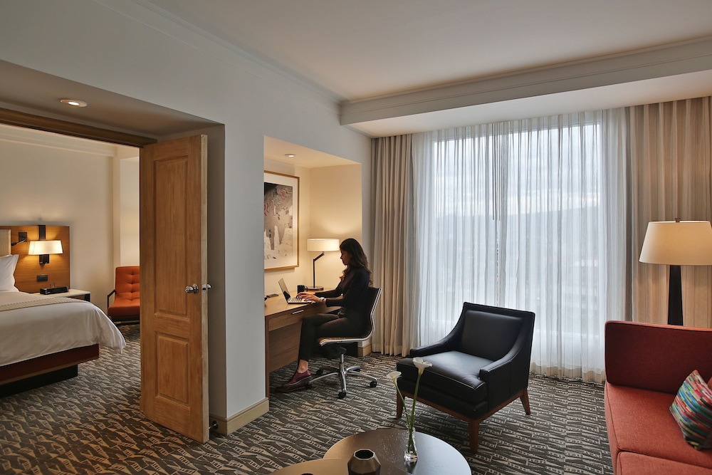 Suite, 1 Bedroom, Club Lounge Access (Club Floor) photo 2