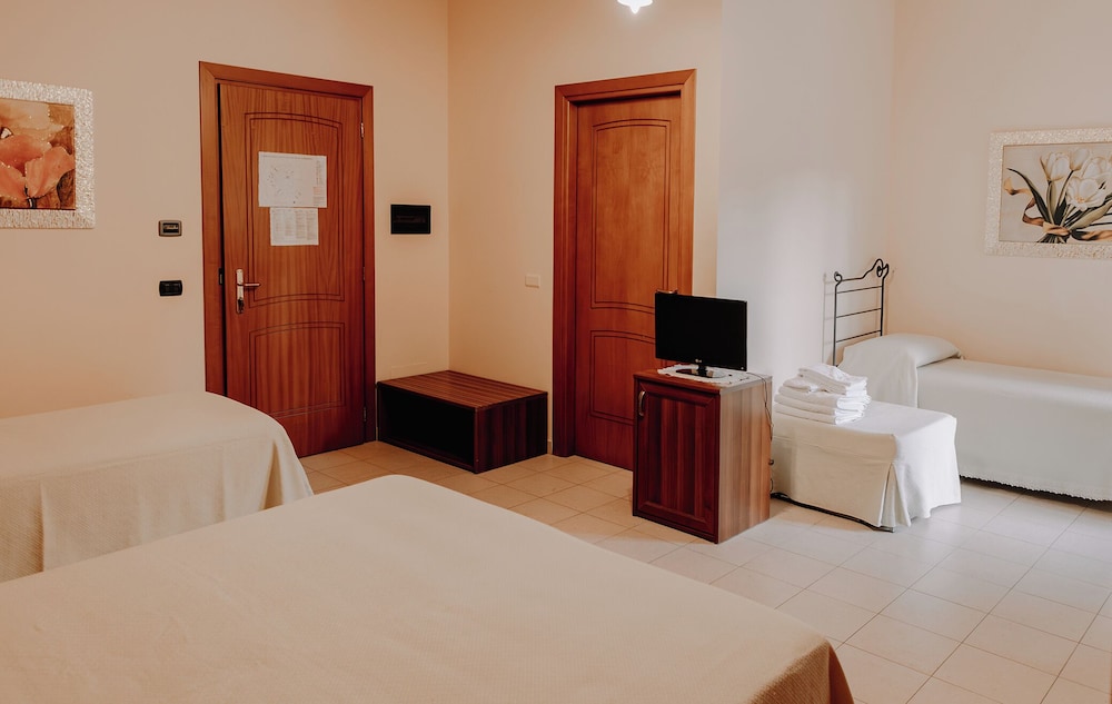 Quadruple Room - Photo 2
