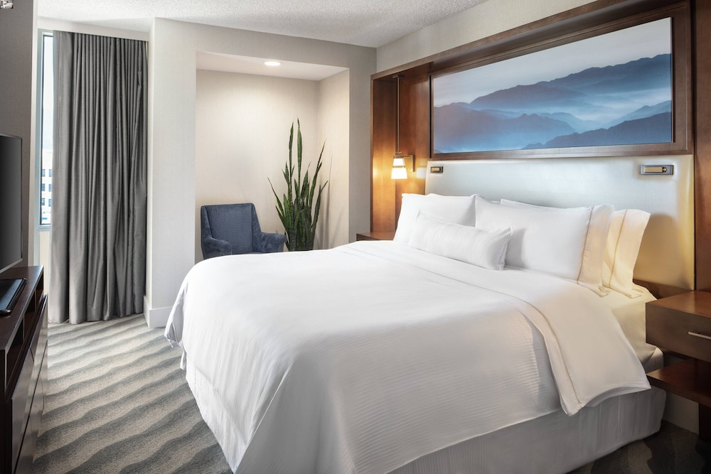Classic Room, 1 King Bed (Hearing Accessible) - Photo 1