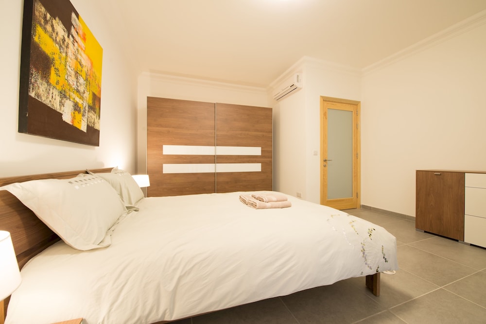 Apartment (3 Bedrooms)