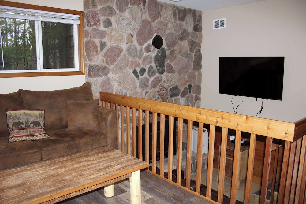 Room (Alpine Haus) - Photo 8