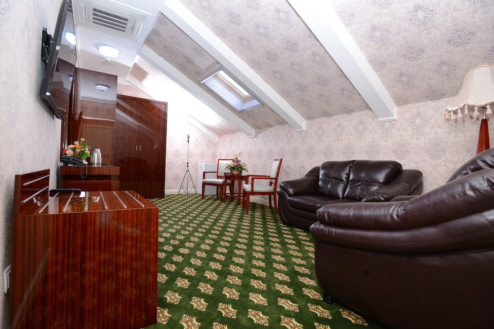 Superior Suite - Photo 1