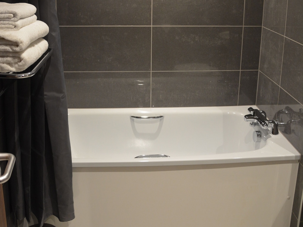 Twin Room, Ensuite photo 3