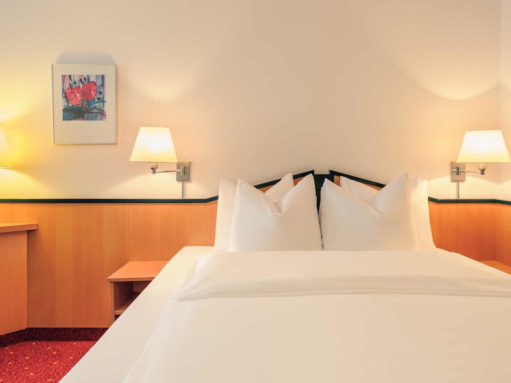 Standard Room, 1 Queen Bed - Photo 3